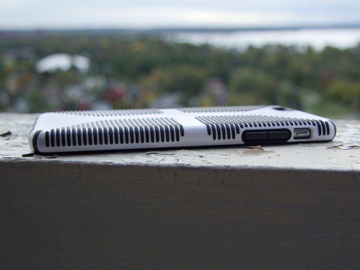 Side of Speck CandyShell Grip case for the iPhone 6s