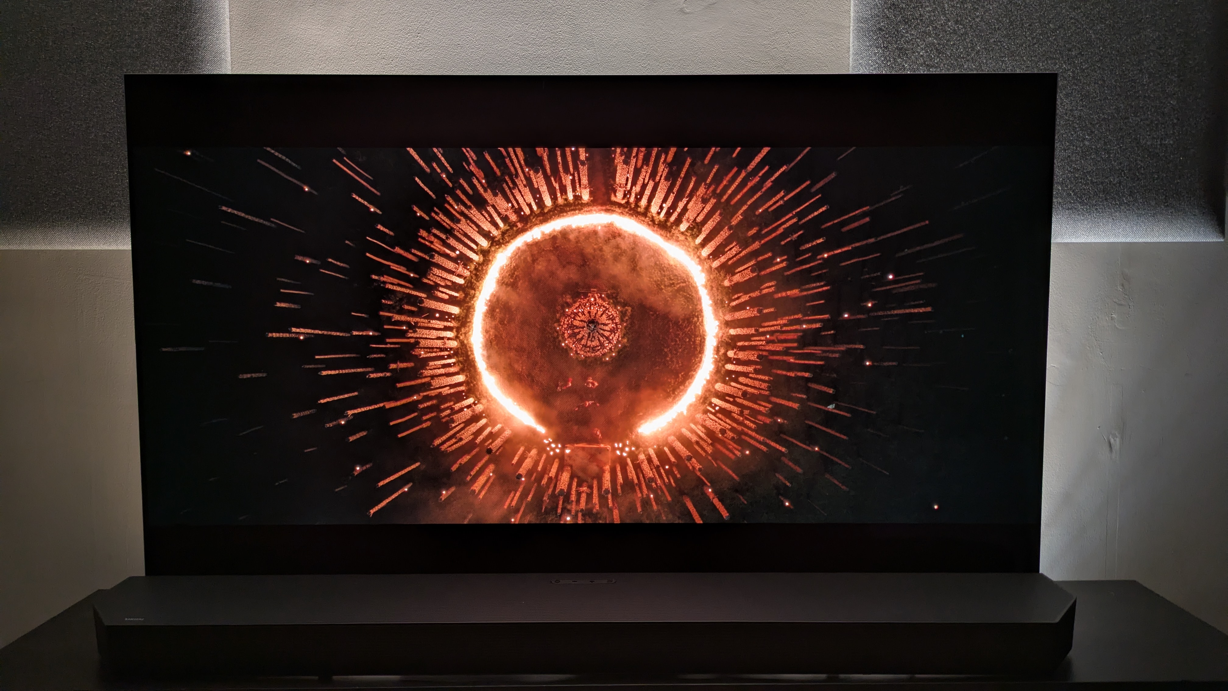 28 Years Later: The Bone Temple 4K Blu-ray on LG G5 showing ring of fire around pyre at night 
