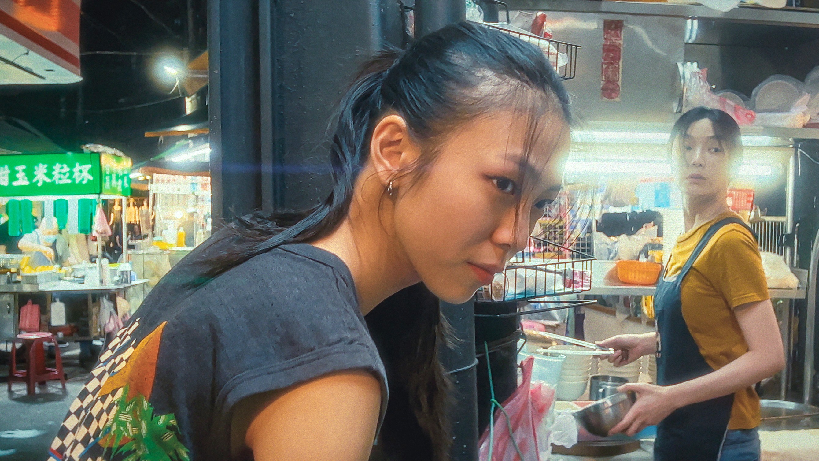 (L-R) Shih-Yuan Ma as I-Ann and Janel Tsai as Shu-Fen in &quot;Left-Handed Girl&quot; (2025).