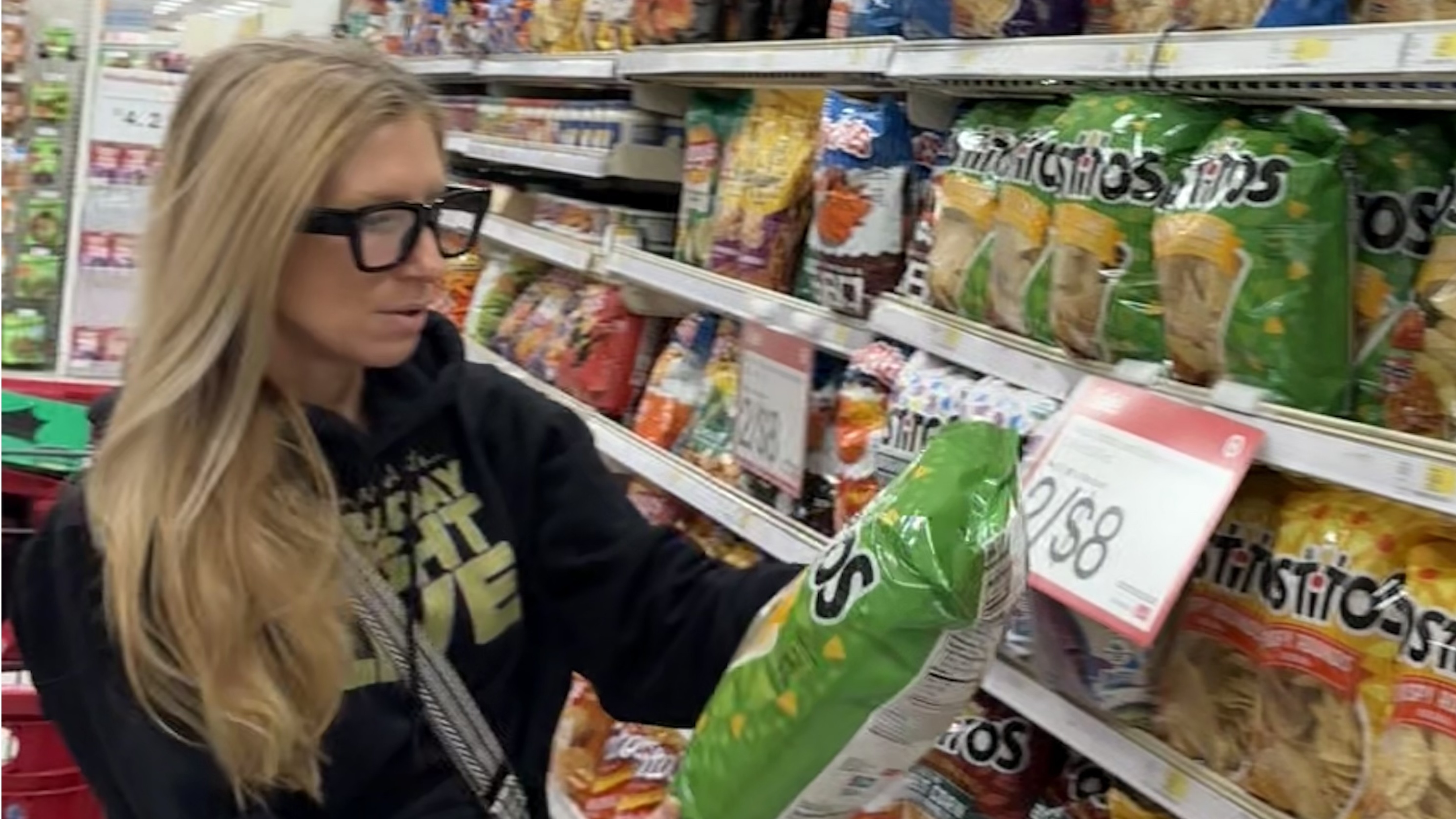 Amanda Caswell shopping with Ray Ban Meta display glasses