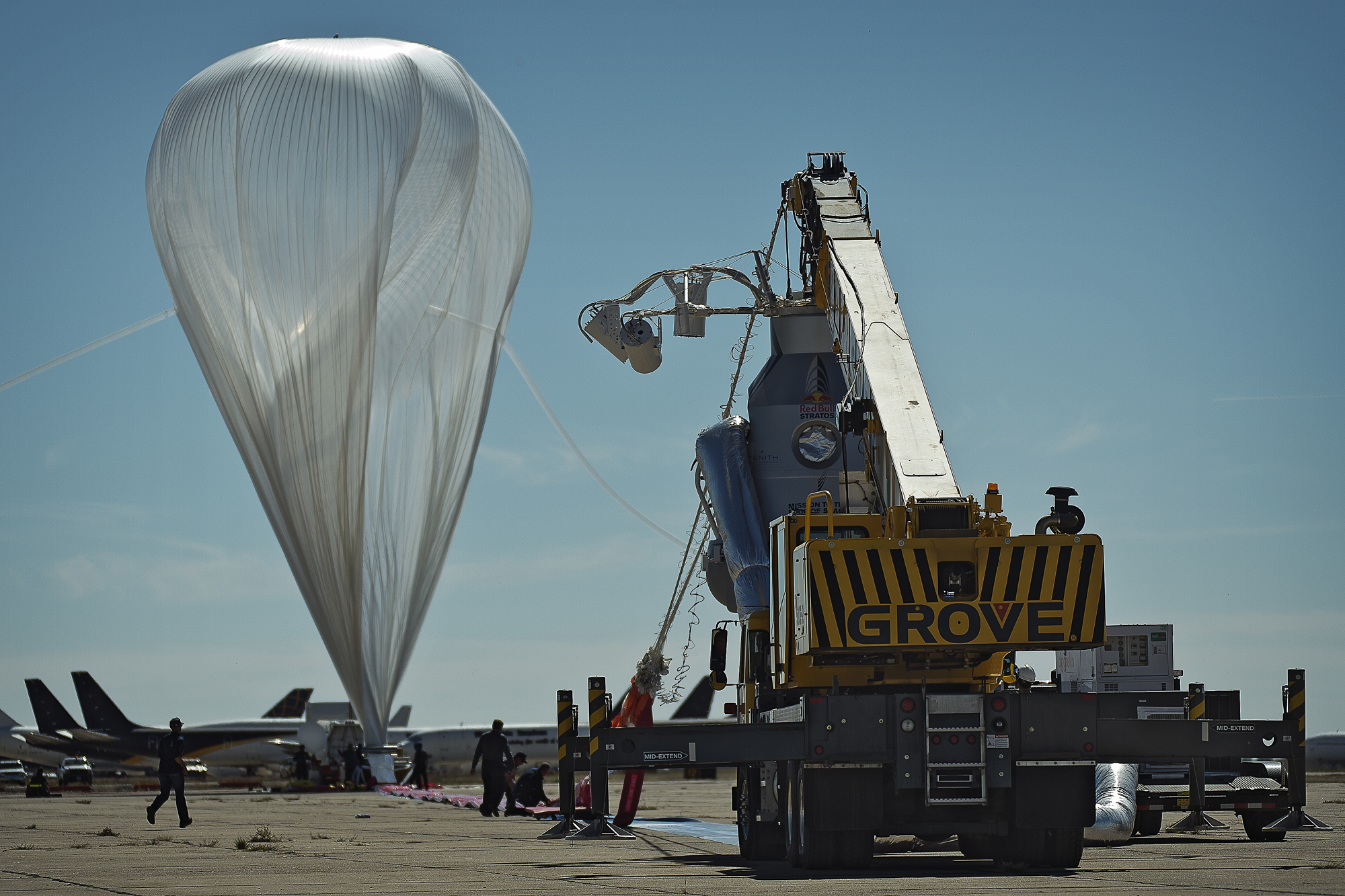 Winds Buffet Supersonic Skydiver&#039;s Balloon