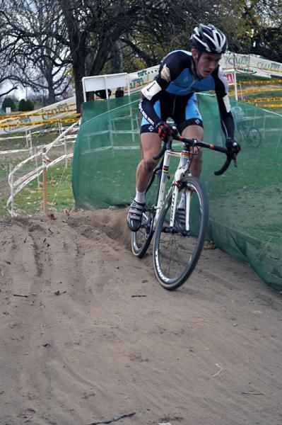 Andrew Dillman (Bob's Red Mill) powers through the sand en route to victory.