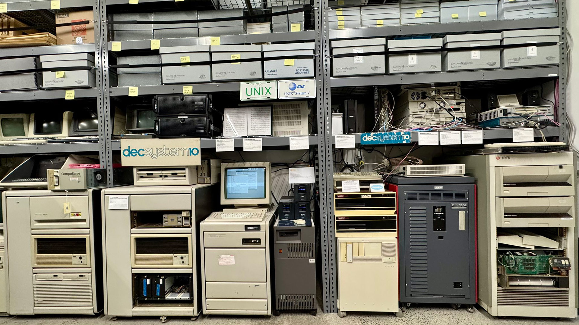 28 vintage computer systems accessible online