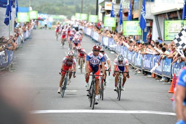 Costa Rican Henry Raabe (Citibank-Economy Rent A Car-Blue) finishes second