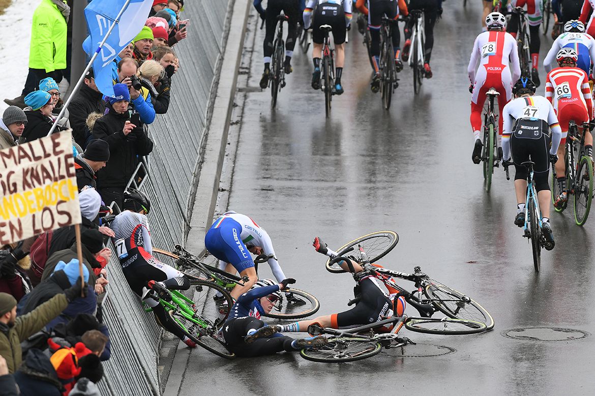 Soon after the start, some riders found themselves in a tangle