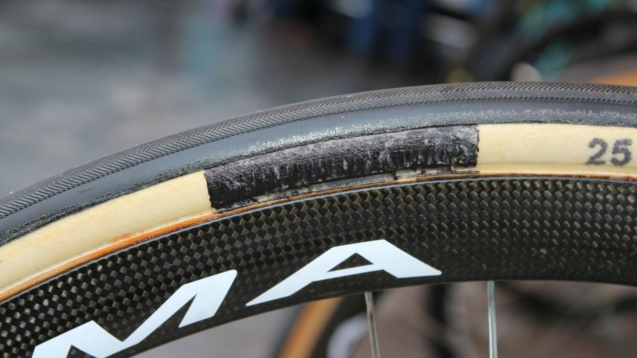 Some Astana riders had Specialized-branded tubulars. Others had these, likely FMBs
