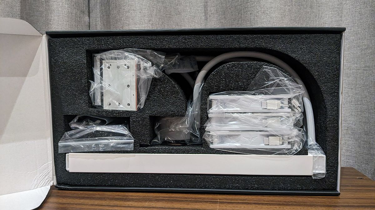 Teamgroup Siren Duo360 AIO cooler box contents