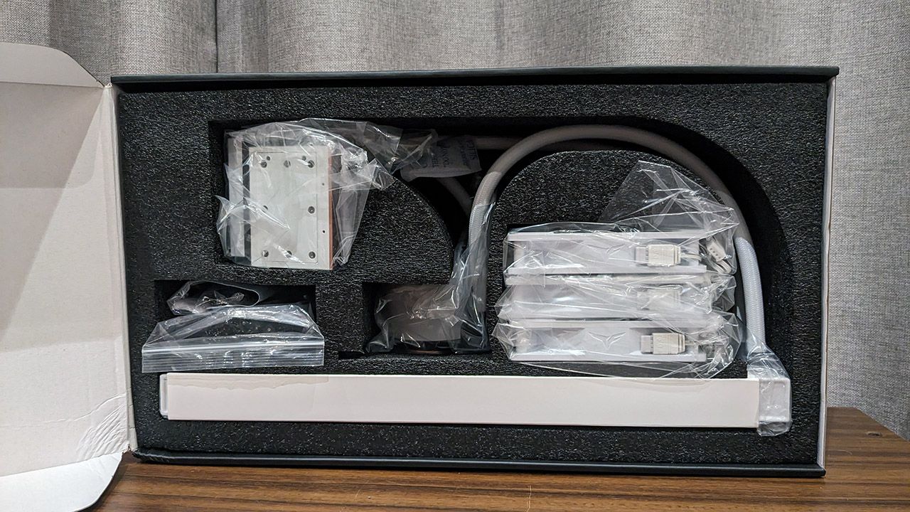 Teamgroup Siren Duo360 AIO cooler box contents