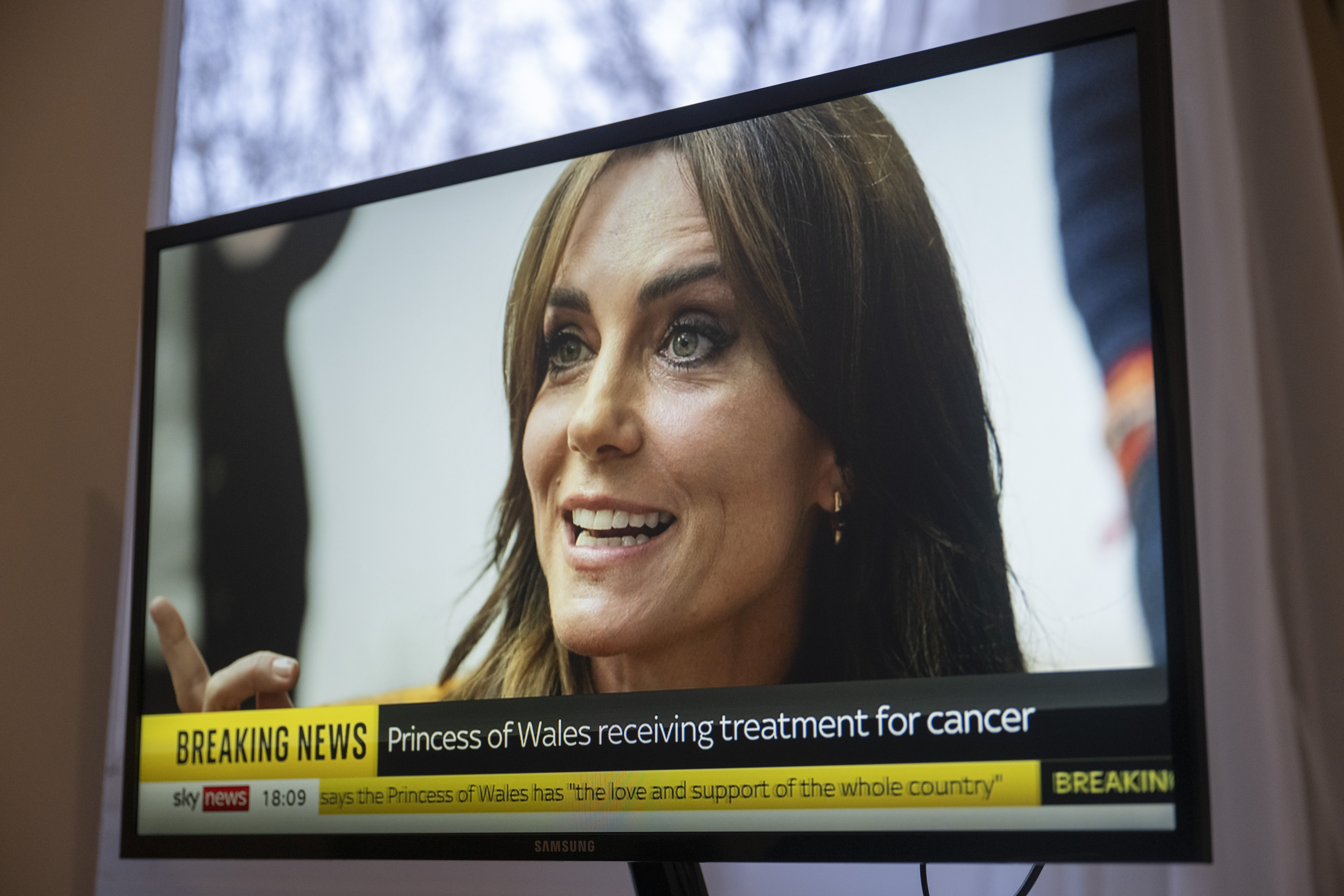 Princess Kate on tv with a headline she has cancer