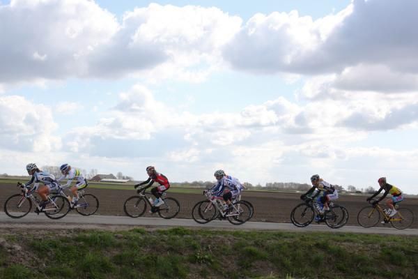 The eight leaders stayed away to the finish