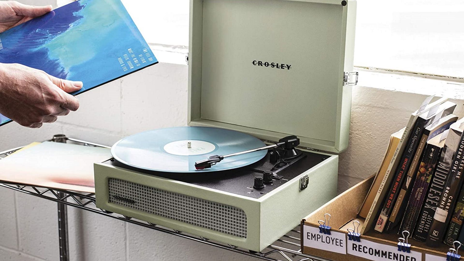 How Does A Crosley Record Player Work Crosley Voyager Record Player review | Livingetc