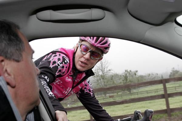 Ina comes up to talk with Anje about the route.