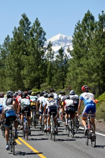 The bunch heads back up into the mountains.