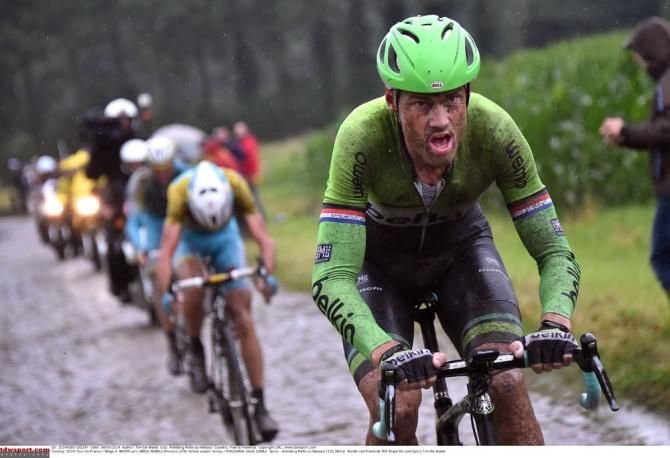 A determined looking Lars Boom leads Vincenzo Nibali behind