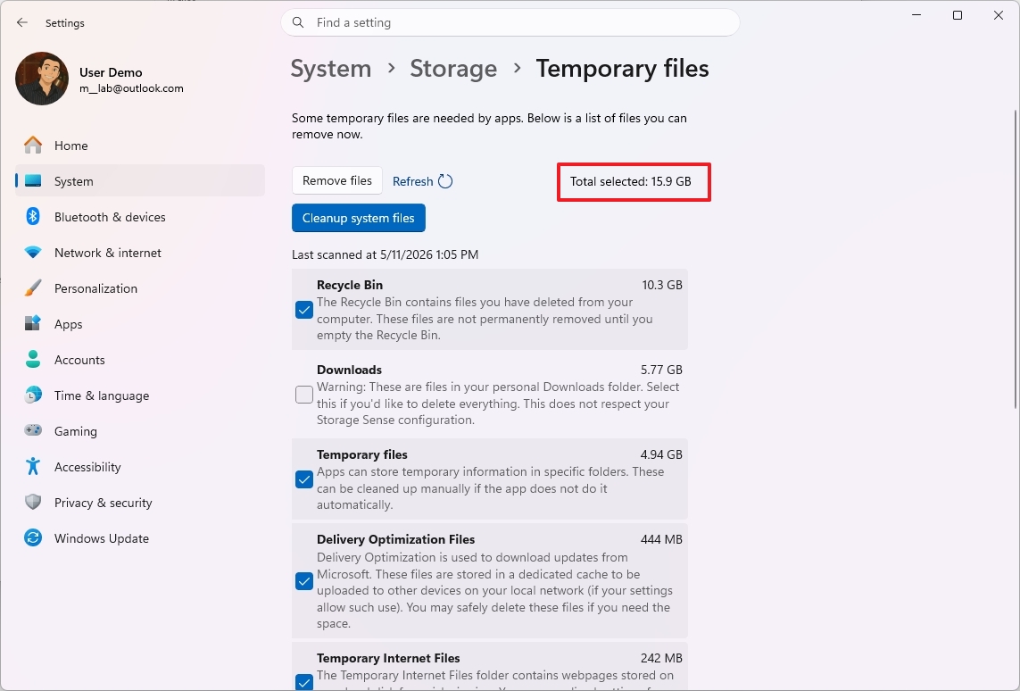 Settings open in System &amp;gt; Storage &amp;gt; Temporary files. A total of 15.9 GB is selected for cleanup. Options include Recycle Bin and Downloads