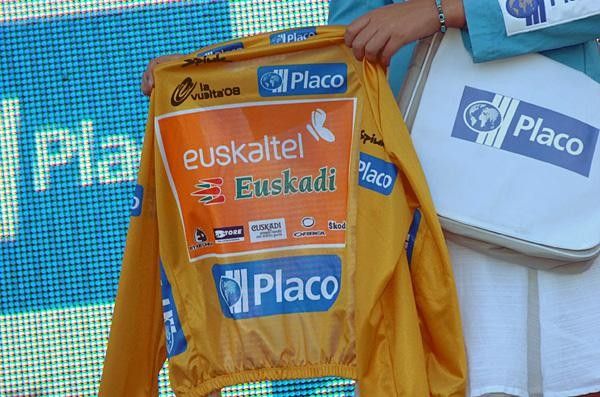 The maillot oro waits for Egoi Mart&iacute;nez (Euskaltel-Euskadi).