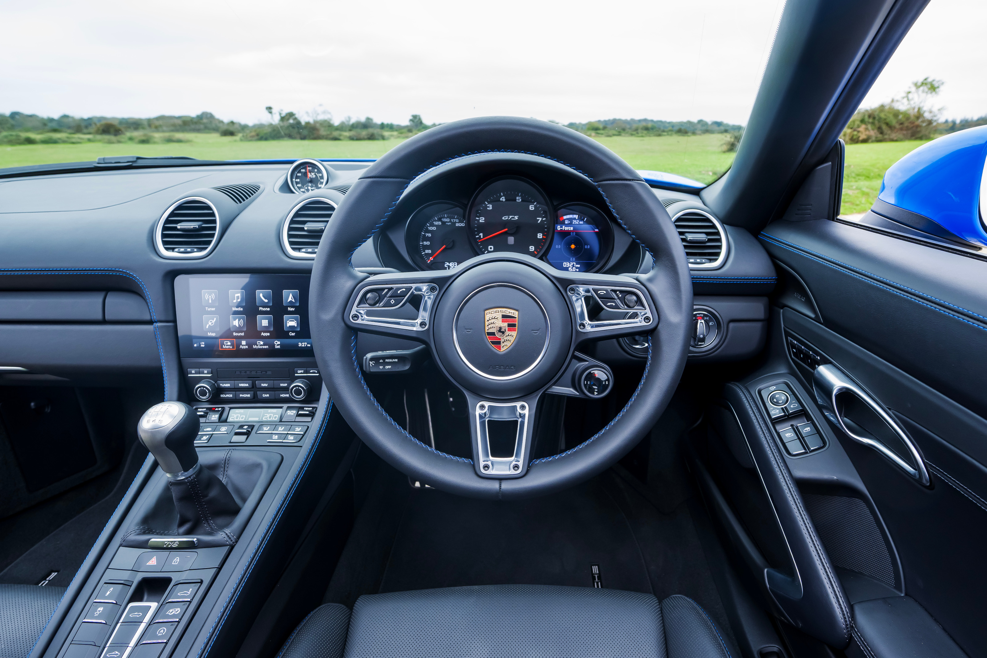Porsche 718 Boxster GTS 4.0 dashboard