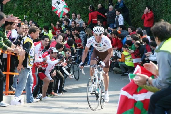 Russian Alexander Efimkin (AG2R La Mondiale) made a break on the climb but was caught.
