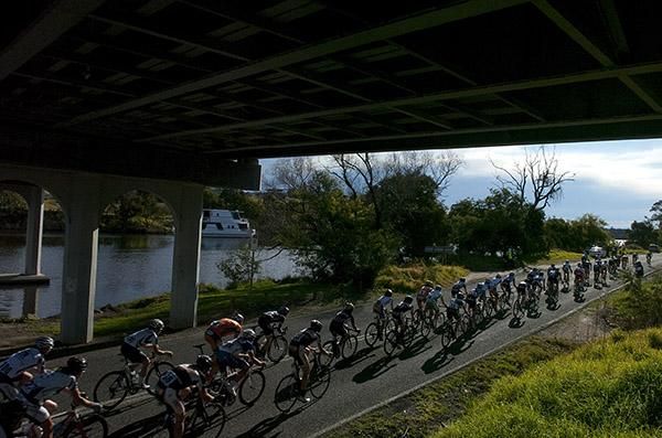 The peloton head under the bridge at Nicholson beside the Tambo River.