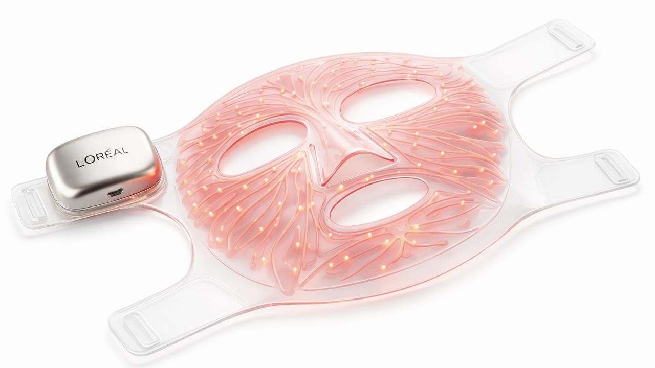 L&rsquo;Or&eacute;al LED face mask