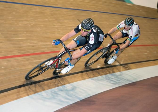 Roger Kluge leads Luke Roberts.