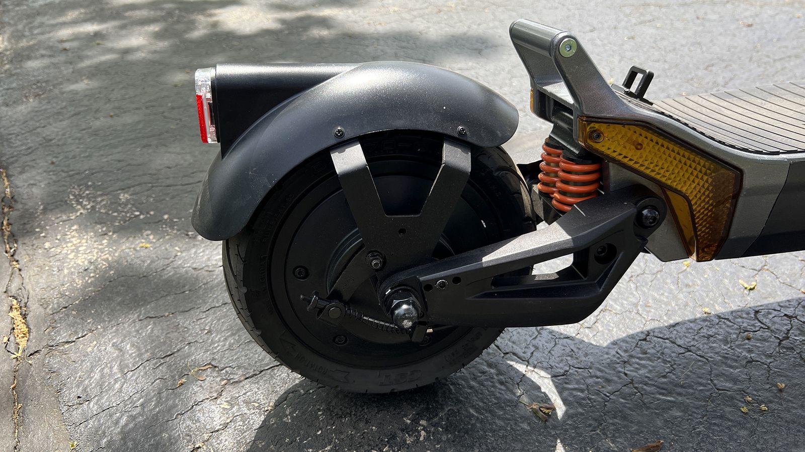 Apollo City 2022 electric scooter review goes like a rocket T3