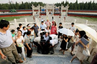 Stephen Hawking at The Temple of Heaven in 2006