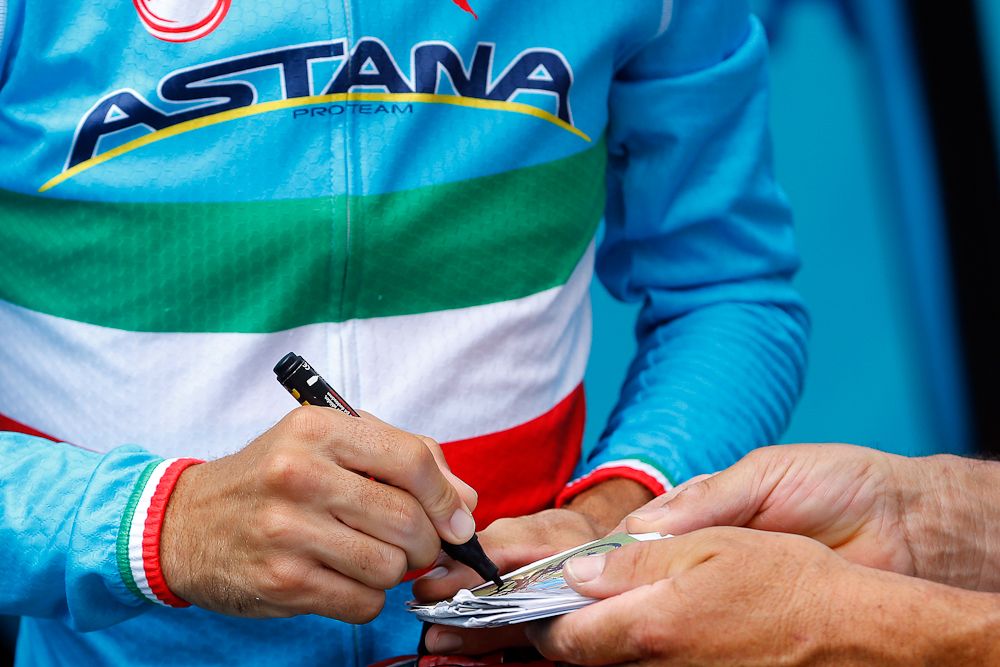 Vincenzo Nibali signs an autograph.