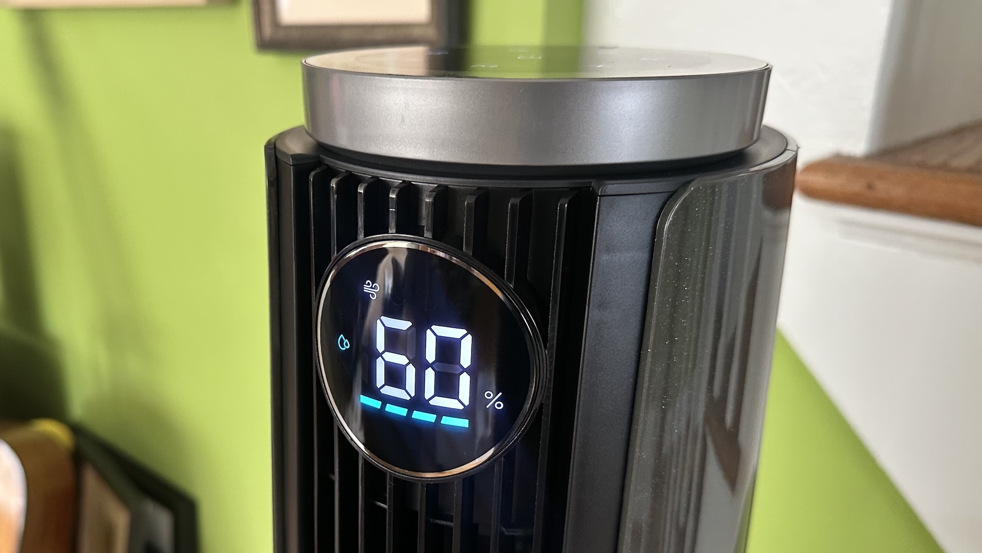 Dreo TurboCool Misting Fan display closeup