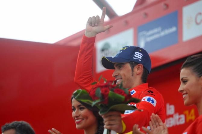 Alberto Contador (Tinkoff-Saxo) fires off another shot