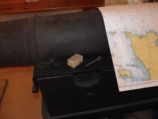This image shows the original calcite crystal alongside Elizabethan navigation dividers on top of a cannon. All of these artifacts were raised from the site of the Alderney wreck.