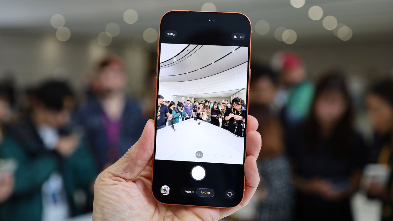 Apple iPhone 17 Pro Max HANDS ON