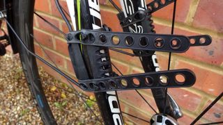 Image shows the rubber straps of the LifeLine Clip-On fenders / mudguards