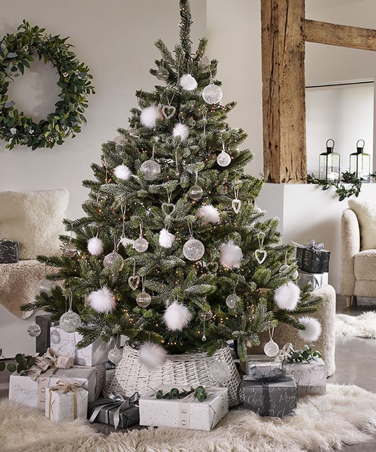 How to make a Christmas tree look taller 3 expert tricks Homes & Gardens