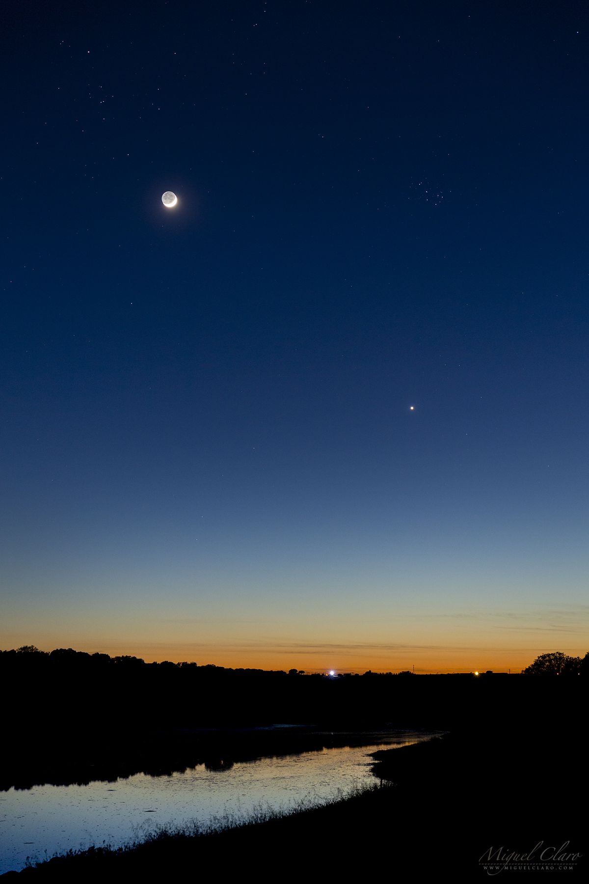 Cosmic Love Triangle forms with Moon, Venus and the Pleiades (Photo ...