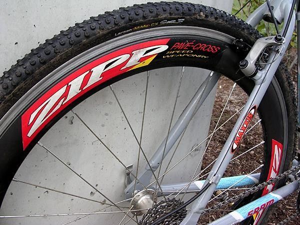 Depending on course conditions, Kabush uses Maxxis Locust or MiMo tyres.