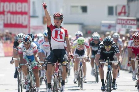 Robbie Hunter (RadioShack) claims the win