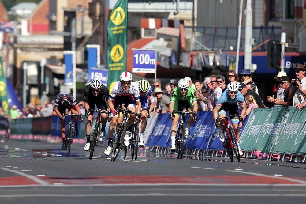 Alexander Porter (SASI) surges to the line