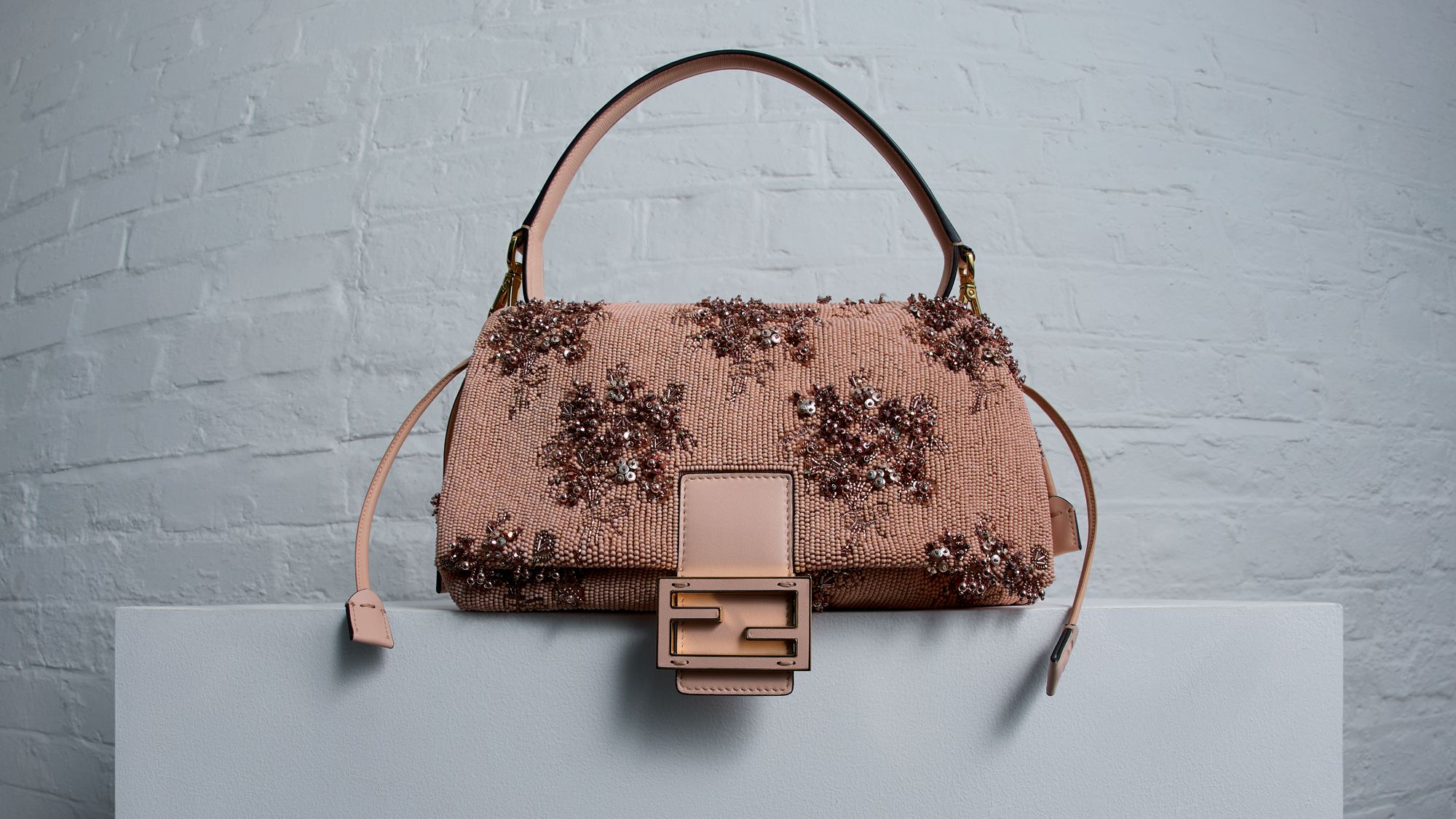 バッグ Fendi monogram mamma baguette bag 8WpDoGPNFqYhAPNbJuQjke-2000-80.jpg