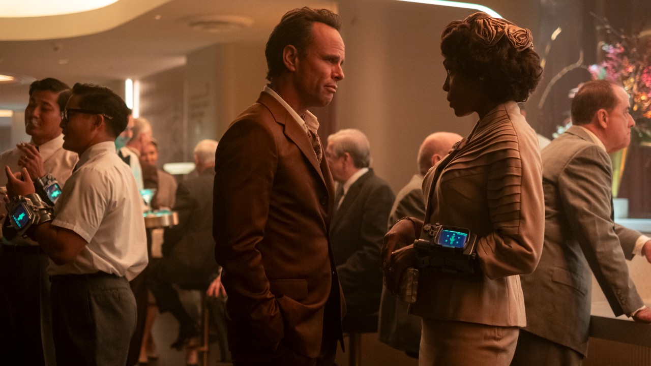 Cooper in a casino talking to Barb