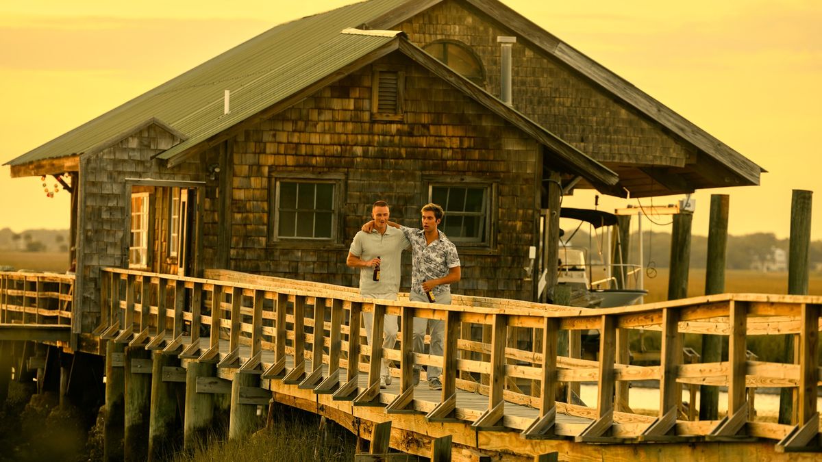 Drew Starkey as Rafe, Austin North as Topper in episode 402 of Outer Banks