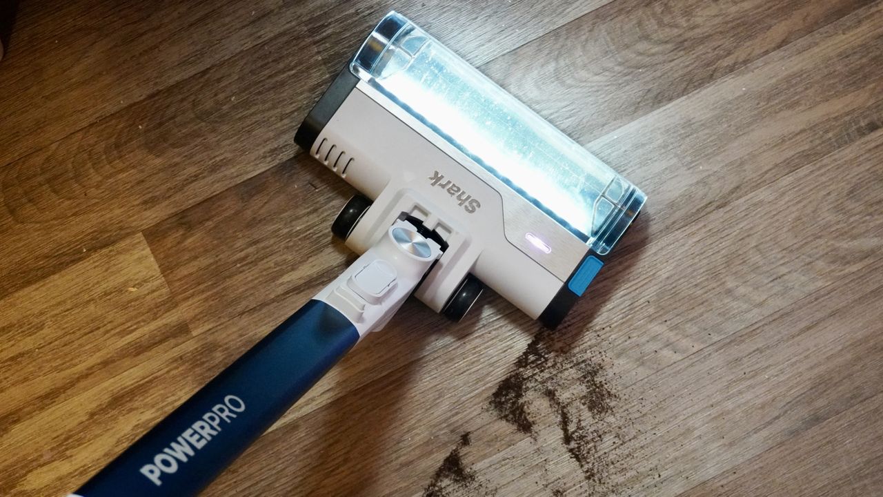 Shark PowerPro IZ380UK on test in a home