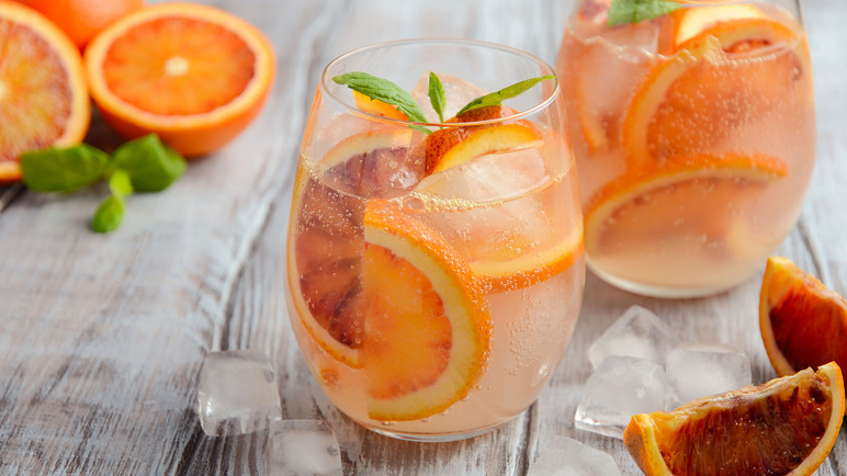 13-boozy-christmas-recipes-that-are-perfect-for-your-festive-party-this-year-6-1556668970-OQuK.jpg