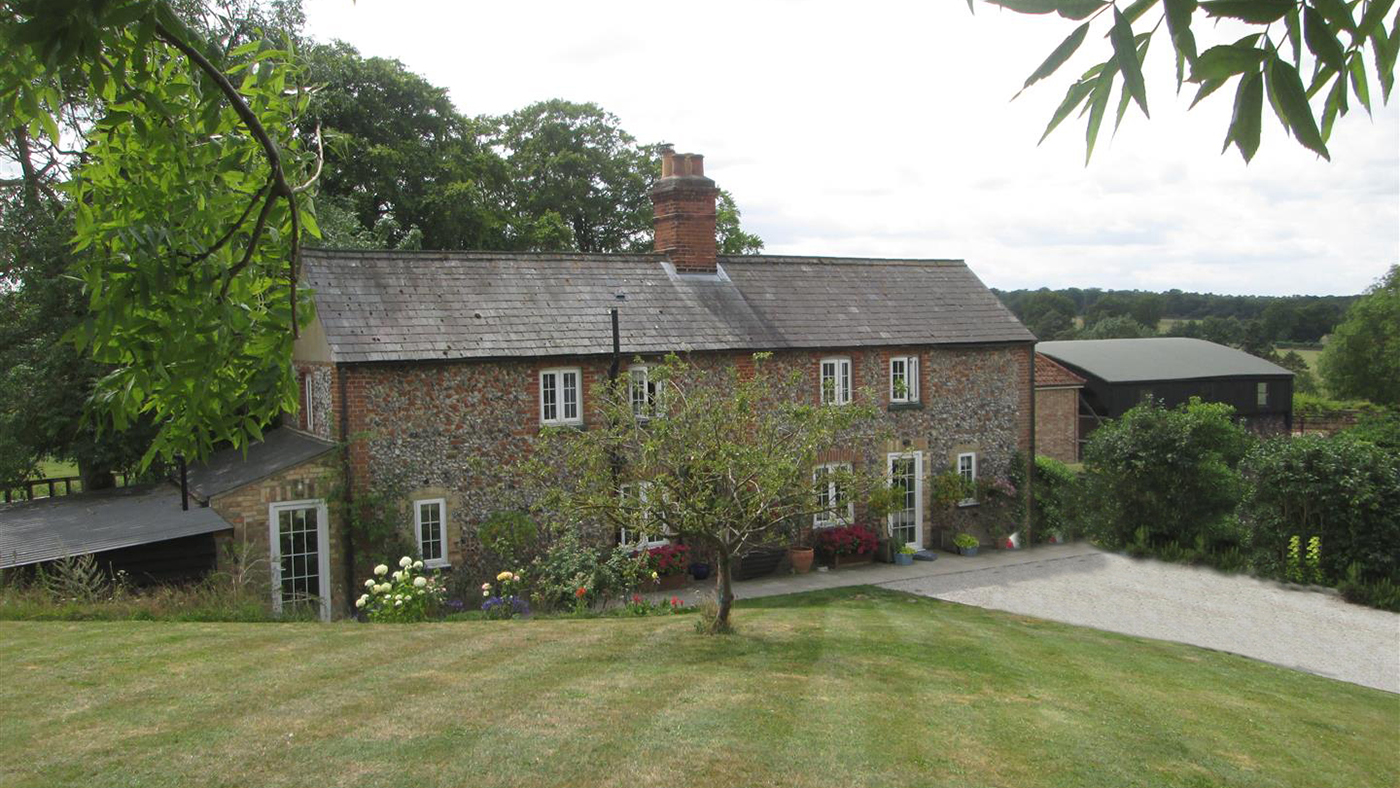 Flint Cottage Rear_CHO19007707 no car