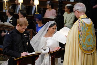 Meghan Markle's Wedding Dress and Natural Beauty Look Must Have ...