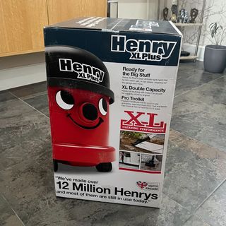 Henry XL Plus vacuum cleaner testing and review process