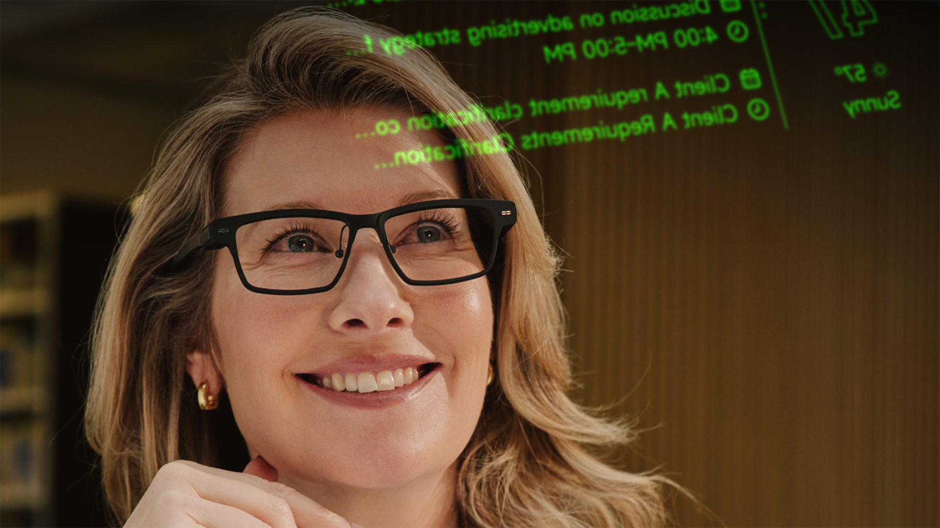 Woman wearing MemoMind frames