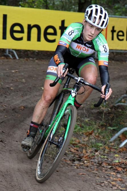 American Elle Anderson (Kalas Nnof)