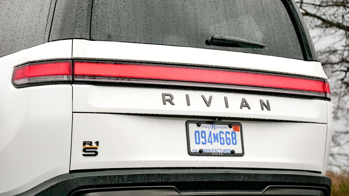 2025 Rivian R1S Tri-Motor test drive review.