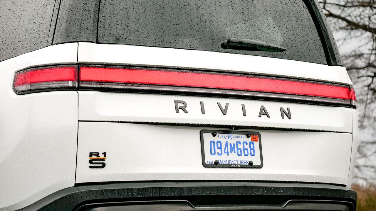 2025 Rivian R1S Tri-Motor test drive review.